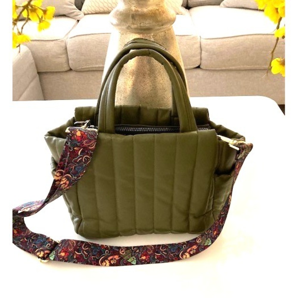 Think Royln Crossbody Women's Handbag Quilted Floral Strap New Without Tags